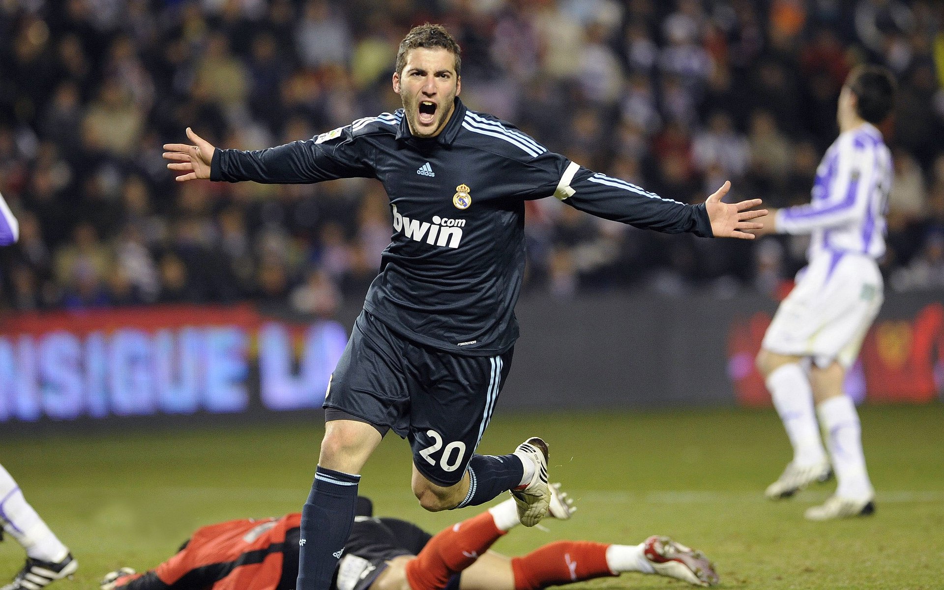 “运动舞蹈：金牛区城北体育馆见证舞者们每一跃，每一转，每一步的极致美感”